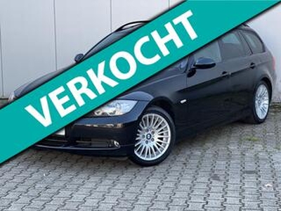 BMW 3-SERIE Touring 320i High Exec | Panodak | Navi | Cruise