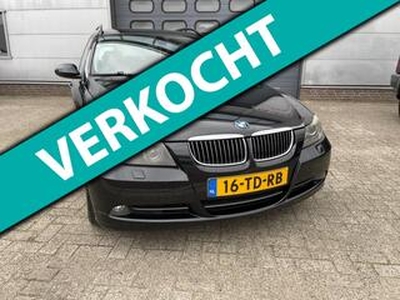 BMW 3-SERIE Touring 330xd High Executive 4X4 LEDER/NAVI/PANORAMA !!!!