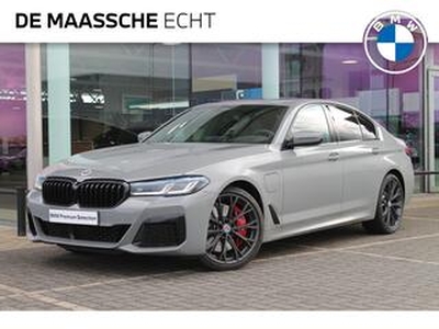 BMW 5-SERIE 545e xDrive High Executive M Sport Automaat / BMW M 50 Jahre uitvoering / Schuif-kanteldak / Active Steering / Adaptief onderstel / Stoelventilatie / Laserlight / Harman Kardon / Head-Up