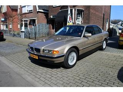 BMW 7-SERIE 750i V12 youngtimer