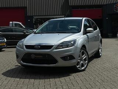 Ford FOCUS 1.8 16V Titanium