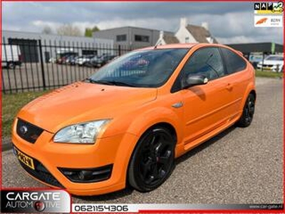 Ford FOCUS 2.5-20V Turbo ST|Leer|Sportuitlaat|Sportstoelen|NetteAuto