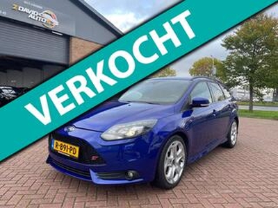 Ford FOCUS Wagon Ford Focus Wagon 2.0 EcoBoost ST-3 Camera , keyless, Navi, Xenon , leer , Stoelverw , PDC