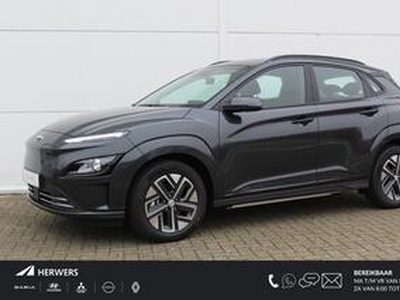 Hyundai Kona EV Comfort 39 kWh / Uit Voorraad Leverbaar / Navi / Apple Carplay/Android Auto / Warmtepomp / Bluetooth / Camera / Adaptive Cruise / Keyless / Clima /