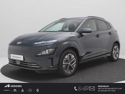 Hyundai Kona EV Fashion Automaat / ? 8205,- HSD Korting / Rijklaarprijs / 3 FASE LADEN / WARMTEPOMP / ? 2000,- SUBSIDIE MOGELIJK* / ORIGINELE NL AUTO / NAVIGATIE / HUD DISPLAY / NIEUWE AUTO MET REGISTRATIE DATUM DEEL 1 23-02-2023 / DIRECT RIJDEN / PRIJS IS RIJKLAAR /