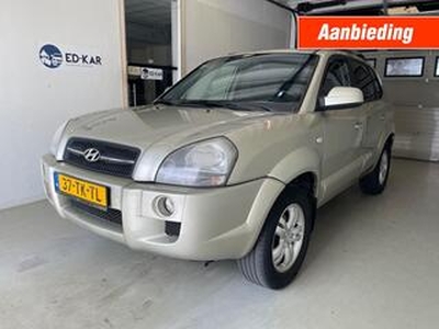 Hyundai TUCSON 2.0i Style CLIMA TREKHAAK PRIMA AUTO