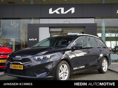 KIA CEE D Sportswagon 1.5 T-GDi DynamicLine (AUTO ENKEL BESCHIKBAAR VOOR PROEFRITTEN) / NAVIGATIE / CAMERA / PARKEERSENSOREN ACHTER / LED / LM VELGEN / Auto wordt alleen geleverd op zomerwielen! ( zie laatste foto )