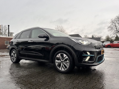 Kia e-Niro ExecutiveLine 64 kWh (INCL-BTW) *VOLLEDER | KEYLESS | CAMERA | NAVI-FULLMAP | FULL-LED | JBL-AUDIO | MEMORY-PACK | ACC | DAB | ECC | PDC | LANE-ASSIST | AMBIENT-LIGHT | COMFORT-SEATS | VIRTUAL-COCKPIT | 17