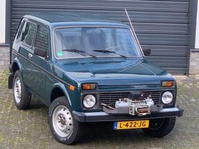 Lada NIVA Wolga-autowerken (su) uit 2005 met slechts 41400 km op de teller.