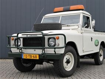 Land Rover 109 I STAGE ONE I V8 HARD-TOP TAKELWAGEN