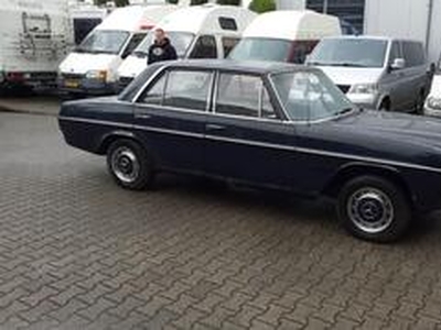 Mercedes-Benz 200