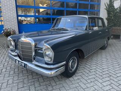 Mercedes-Benz 220 6 cil zeer mooie Auto