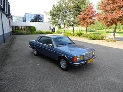 Mercedes-Benz 230 Mercedes 230 C coupe type 123 1978