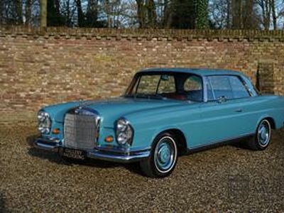 Mercedes-Benz 250 SE Coupe W111 This concerns the model originally equipped with floor shifting, Stunning colour-combination, Fully restored condition, An elegant-comfortable and reliable model,