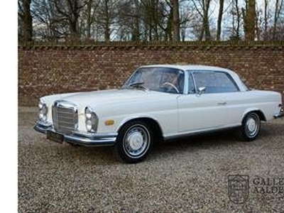 Mercedes-Benz W111 280 SE 3.5 Coupe (W111-026) SPECIAL PRICE! The top variant for the W111 Coupe, Rare Floorshift manual-gearbox, Factory sunroof-one of only 122 made! Presented in DB050 