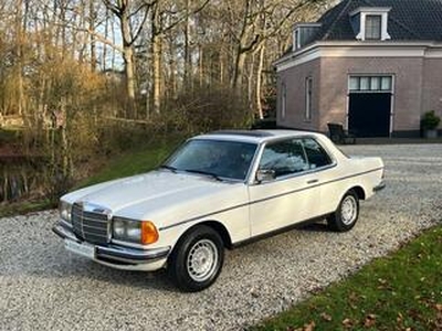 Mercedes-Benz 280 Coupe 1978 Origineel NL 82.500km NAP 3e eig. Automaat / S-dak #B