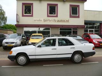 Mercedes-Benz 300 300 D . ORGENELE KM AANTOONBAAR