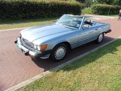 Mercedes-Benz 560 SL