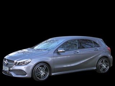 Mercedes-Benz A-KLASSE 250 AMG-STYLE AUTOMAAT, NAVIGATIE, STOELVERWARMING, DYNAMIC SELECT, LICHT&ZICHT- EN NIGHTPAKKET, PARKEERHULP V/A, ACHTERUITRIJCAMERA, INKLAPBARE BUITENSPIEGELS, DEELBARE ACHTERBANK, LED-LICHT, 18