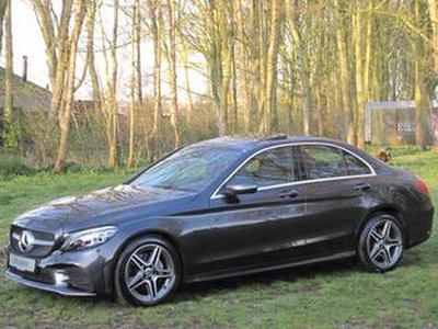 Mercedes-Benz C-KLASSE 180 Business Solution AMG AUTOMAAT, COMAND NAVIGATIE, APPLE CARPLAY, DAB RADIO, LEER, STOELVERWARMING, AMBI?NTEVERLICHTING, SCHUIF/KANTELDAK, DODEHOEK EN RIJBAAN ASSIST, PARKEERHULP VOOR/ACHTER, ACHTERUITRIJCAMERA, MULTIBEAM LICHT, 18 AMG-VELGEN, ENZ. ENZ