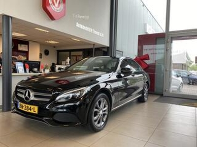 Mercedes-Benz C-KLASSE 180 Business Solution,NL Auto,Automaat,Navigatie,Achteruitrijcamera,Trekhaak,Climate&Cruise Control,ParkeersensorenV&A,Bluetooth met Spraakbediening,17InchLmv