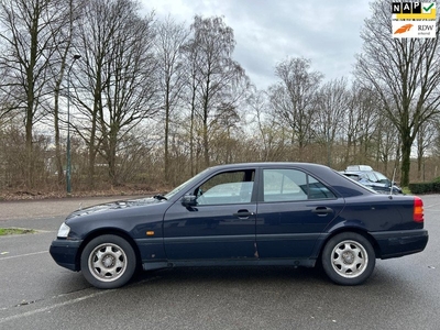 Mercedes-Benz C-klasse 180 Classic leuke auto rijdt super!! 1st eigenaar 1000 vaste prijs auto rijdt supper