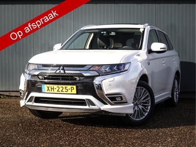 Mitsubishi Outlander 2.4 PHEV Intense+ (225PK), 1ste-Eigenaar, Keurig-Onderh., Navigatie/Apple-Carplay/Android-Auto, Cruise-Control, Keyless-Entry/Start, LM.-Velgen-18Inch, Dodehoeksensor, Leer/Alcantara, Stoelverwarming, Schuif/kanteldak, Spiegel-Pakket,