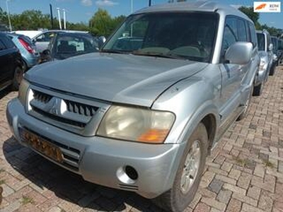 Mitsubishi PAJERO 3.2 Di-D GLS LB Panel Van - Airco - Trekhaak - Schade