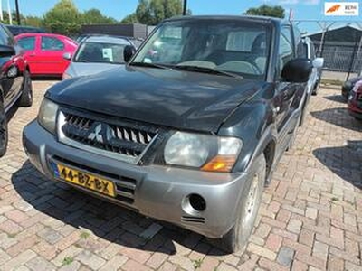 Mitsubishi PAJERO 3.2 Di-D Instyle Panel Van - Airco - Trekhaak - Schade