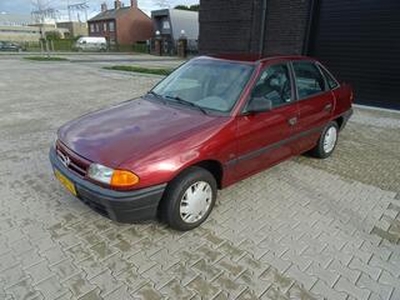 Opel ASTRA 1.6 SZ Young