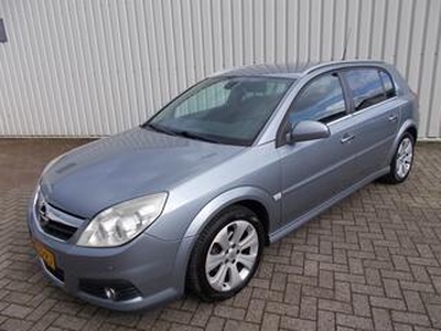 Opel SIGNUM 2.2-16V Executive