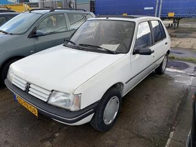 Peugeot 205 1.6 GT ALLEEN ONDERDELEN !!