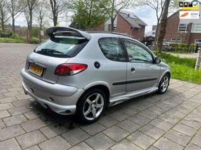 Peugeot 206 1.6 XS OPKNAPPER!