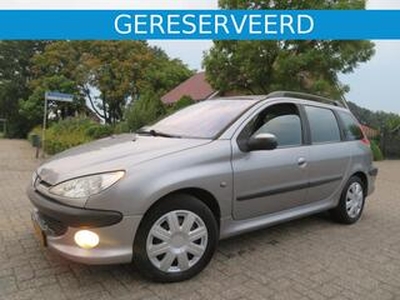 Peugeot 206 SW 1.6-16V met Airco en Vele Opties !