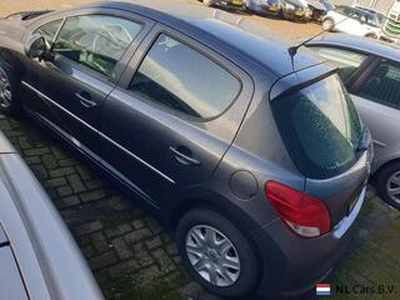 Peugeot 207 1.4 benzine mooie auto . MOTOR DEFECT