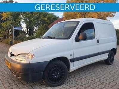 Peugeot PARTNER 1.4i Benzine met Schuifdeur en Trekhaak !