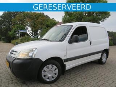 Peugeot PARTNER 1.4i Benzine met Trekhaak en Stuurpomp !