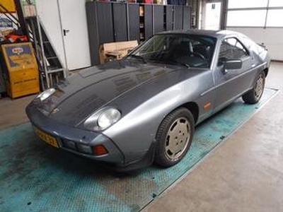 Porsche 928