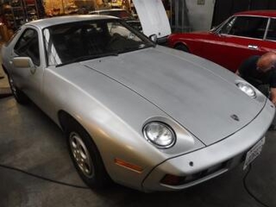 Porsche 928