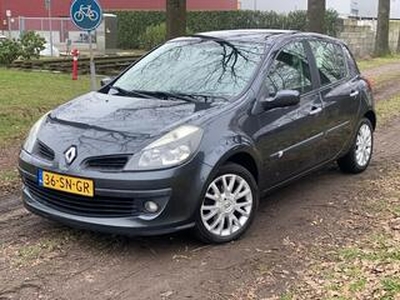 Renault CLIO 1.4 16V Dynamique Luxe