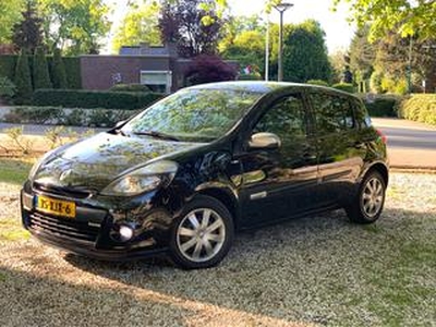 Renault CLIO 1.5 dCi Night & Day NAP! LAGEKM! ZEER NETTE AUTO!!