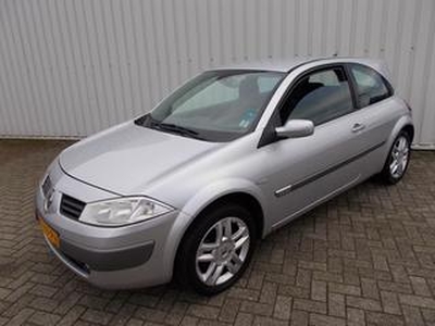 Renault MEGANE 1.6-16V Privil?ge Luxe 3drs