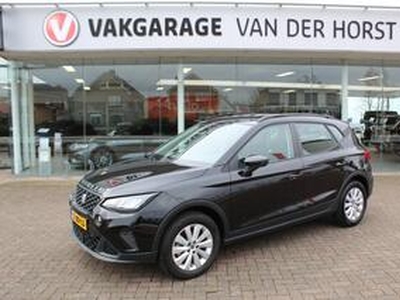 Seat Arona 1.0-95pk TSI 'Style'. Handige hoogzitter, van vele gemakken voorzien ! Airco, navigatie, telefoonvoorb., cruise cntrl, camera, parkeersensoren v+a parkeerassistent, LM wielen, lane assist etc.