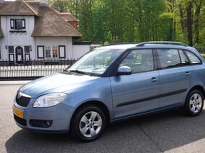 Skoda FABIA Combi 1.6-16V Elegance Airco Automaat Trekhaak