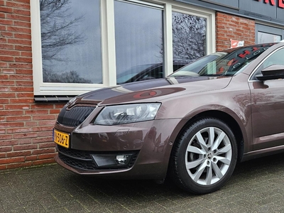 SKODA OCTAVIA Combi 1.4 TSI Greentech Style Business Xenon! Trekhaak! Mooie/Nette Auto! Navigatie!