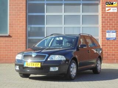 Skoda OCTAVIA Combi 1.6 Ambiente, Airco, Cruise control, Trekhaak, Nieuwe APK