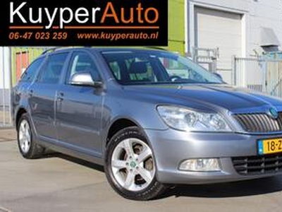 Skoda OCTAVIA Combi 1.6 TDI Greentech Arctic.. inc btw .. NAVI CLIMA PARKEERSENSOREN LM CRUISE