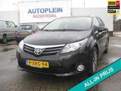 Toyota AVENSIS Wagon 1.8 VVTi Comfort nette dealeronderhouden auto met navigatie,stoelverwarming ,cruise controle en trekhaak!