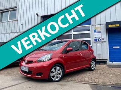 Toyota AYGO 1.0-12V Aspiration Red Navigator / Garantie / Navi / Airco / Alcantara /