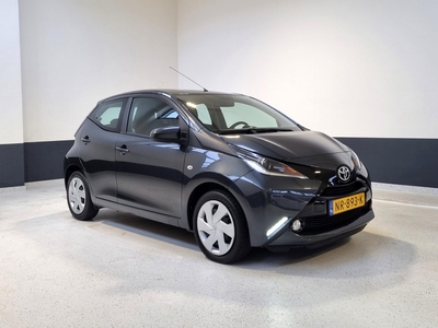 TOYOTA AYGO 1.0 VVT-i x-play | NL | 1e Eig. | 5-DRS | Navi | Camera | Trekhaak